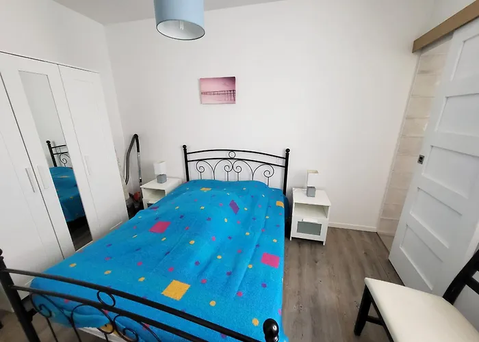 Maison T2 Agreable Avec Cour Privative, A 400m De La Et Proche Commerces, Quartier Calme - Fr-1-92-875 * Les Sables-dʼOlonne