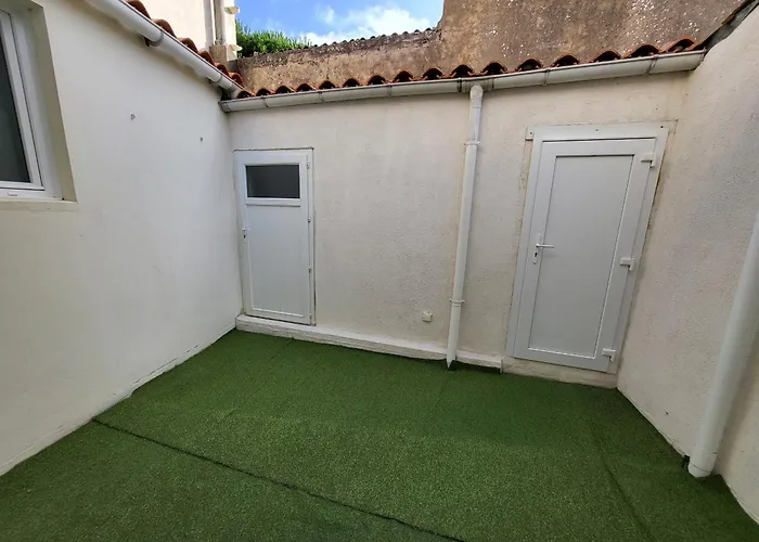 Feriehus Maison T2 Agreable Avec Cour Privative, A 400m De La Et Proche Commerces, Quartier Calme - Fr-1-92-875