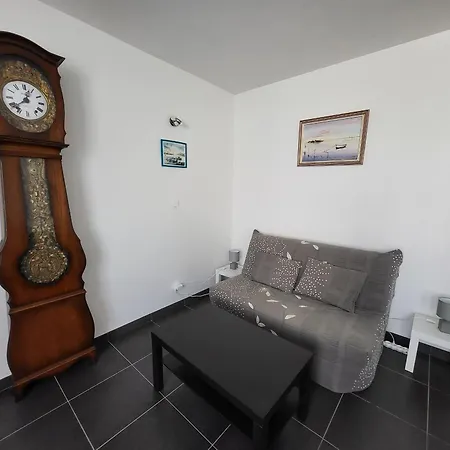 Maison T2 Agreable Avec Cour Privative, A 400m De La Et Proche Commerces, Quartier Calme - Fr-1-92-875