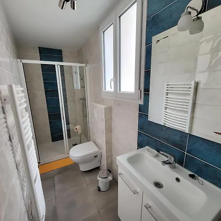 Maison T2 Avec Cour Privative, à 400m De La Et Proche Commerces, Quartier Calme - Fr-1-92-875 Casa de Férias *