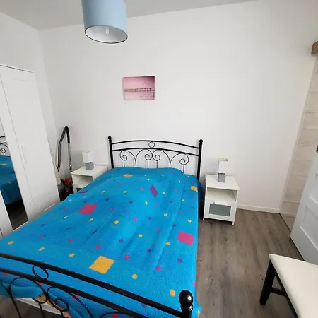 Maison T2 Avec Cour Privative, à 400m De La Et Proche Commerces, Quartier Calme - Fr-1-92-875 * Les Sables-dʼOlonne