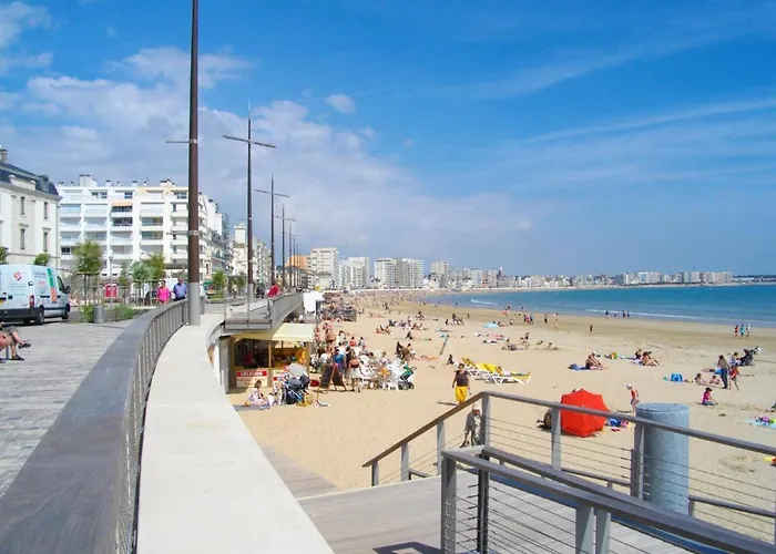 Maison T2 Agreable Avec Cour Privative, A 400m De La Et Proche Commerces, Quartier Calme - Fr-1-92-875 *